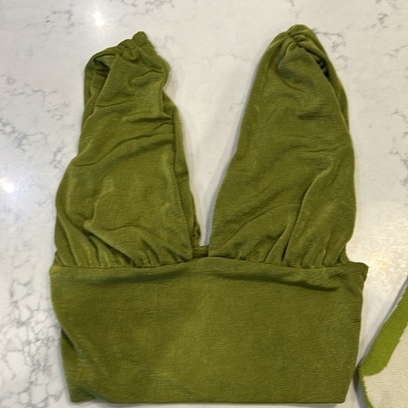 Cropped Tank Lot SHEIN , PEPPERMAYO SIZE SMALL & M - Picture 2 of 10